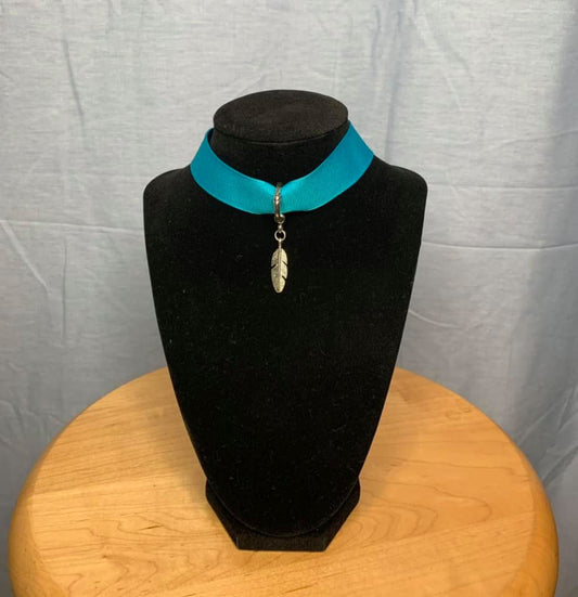 Women’s Feather Choker Necklace