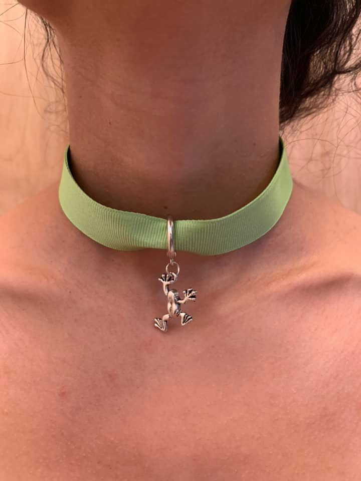 Women’s Frog Choker Necklace